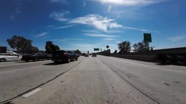 Los Angeles Merkez Otoyolu 110 Güney 'den 10 Batı' ya Ön Manzara Sürücü Plakası Kaliforniya ABD Ultra Geniş