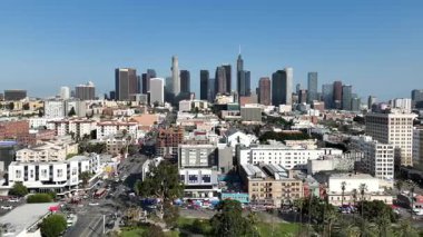 Los Angeles Şehir Merkezi gökdelenleri. MacArthur Park 'tan. Kaliforniya' daki Telephoto R 'dan.