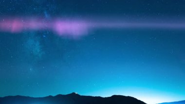 Samanyolu Aurora Yıldız Serenadı Dağların Üzerinde Döngü