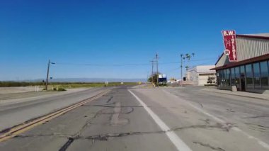 Güney Kaliforniya Kırsal Şehir Buttonwillow 03 Otoyol Önü Sürücü Plakası 58 Batı ABD