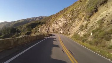 Big Sur Pasifik Sahil Otoyolu 3 Pfeiffer Eyalet Parkı 'ndan McWay Falls 07 Arka Görüş Multicam Sürücü Plakası Kaliforniya ABD