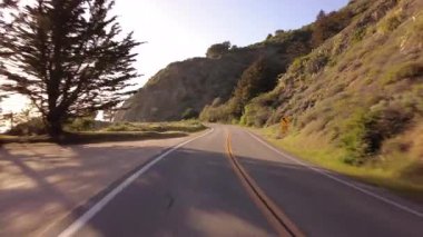 Big Sur Pasifik Sahil Otoyolu 3 Pfeiffer Eyalet Parkı 'ndan McWay Şelalesi 10 Arka Görünüm Multicam Sürücü Plakası Kaliforniya ABD