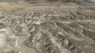 California Çölü Ölüm Vadisi Havadan Trenin Çekimi Trona 'da İleri Eğil