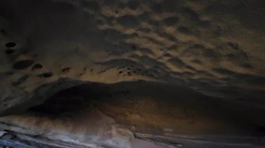 Hummingbird Tünel Mağarası 'ndaki Mağara Tavanı - Aksiyon Kamerası Simi Valley California ABD