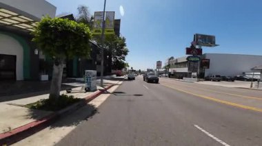 Los Angeles La Brea Bulvarı, Kuzey yönünde, Lanewood Bulvarı 23 numara. Kaliforniya plakası, ABD Ultra Geniş.