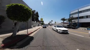 Los Angeles La Brea Bulvarı, Kuzey yönünde, Hollywood Bulvarı 'nda 24 Arka Manzara. Kaliforniya plakalı.