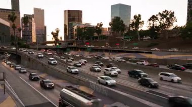 Los Angeles Şehir Merkezi Günbatımı Trafiği 110 Otoyol Pan R Zaman aşımı ABD