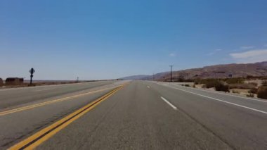 395 Sahne Byway Güney 5 Kızıl Kaya Kanyonu Mojave 06 Ön Manzara Çok Kameralı Araç Plakası Sierra Nevada California Dağı