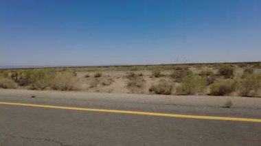 395 Sahne Byway Güney 5 Kızıl Kaya Kanyonu 'ndan Mojave 08 3 Çeyrek Cam Sürücü Plakası Sierra Nevada California