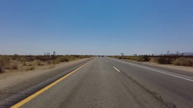 395 Sahne Byway Güney 5 Kızıl Kaya Kanyonu Mojave 09 Ön Manzara Çok Kameralı Araç Plakası Sierra Nevada California Dağı