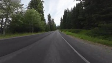Oregon Bulutlu Orman Yolu 02 Ön Manzara Klamath Şelalesi Sürücü plakası Oregon ABD Ultra Geniş Geniş
