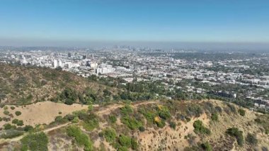 Hollywood 'dan Los Angeles' a. Hollywood Tepeleri Üzerinde Hava Çekimi.