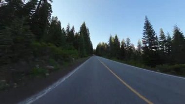 Shasta Sunset Dağı Everitt Anıt Otoyolu Güney 02 Arka Manzara Sürücü Plakası Kaliforniya ABD Ultra Geniş