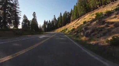 Shasta Sunset Dağı Everitt Anıt Otoyolu Güney 03 Ön Manzara Sürücü Plakası Kaliforniya ABD Ultra Geniş