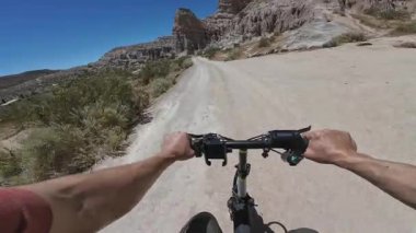 Dağ Bisikleti POV Red Rock Kanyonu Bisiklet 3 Mojave Çölü Kaliforniya ABD
