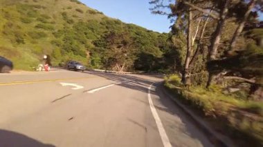 Big Sur Pasifik Sahil Otoyolu 4 McWay Şelalesi 'nden Big Creek Köprüsü 01 Ön Manzara Çok Kameralı Kaliforniya plakalı ABD