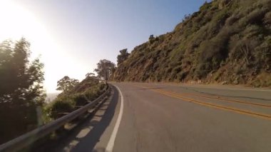 Big Sur Pasifik Sahil Otoyolu 4 McWay Şelalesi 'nden Big Creek Köprüsü 01 Arka Görünüm Çok Kameralı Kaliforniya plakalı ABD