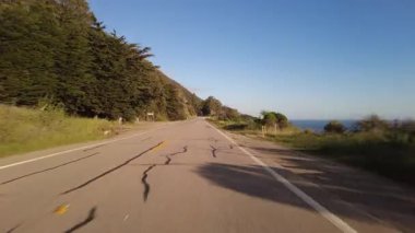 Big Sur Pacific Coast Highway 4 McWay Falls 'dan Big Creek Köprüsü 03 Front View Multicam sürücü plakası California USA