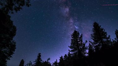 Samanyolu Galaksisi, Güneydoğu Palomar Dağı 'nın yukarısında, San Diego California' da Astrofografi Hızlandırması