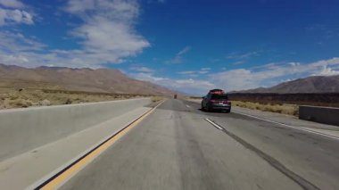 395 Kuzey Yolu 3 Ridgecrest 'ten Owens Gölü 13' e Çok Kameralı Araç Plakası Sierra Nevada California