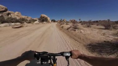 Joshua Tree Ulusal Parkı Dağ Bisiklet Çekimi Gizli Vadi Toprak Yolu 2 Mojave Çölü Kaliforniya ABD