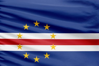 Cape Verde bayrağı kıvrımlı bir spor dikiş kumaşı üzerine resmedilir..