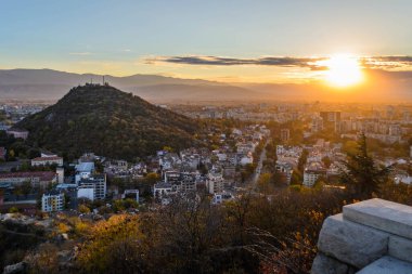 Bir tepenin tepesinden Filibe şehir manzarası.