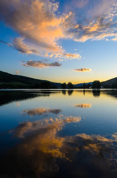 stock image Clouds reflecting off of Nottingham Lake at sunset in Avon, Colorado, USA