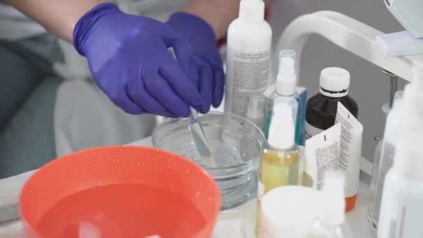 Cosmetoloog Gladstrijkt Rimpels Met Microstroom Hardware Procedure Kosmetologie Peeling Fonoforie — Stockvideo