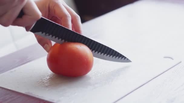 Готовить Здоровую Пищу Кухне Свежий Овощной Салат Вегетарианская Диета Закрыть — стоковое видео
