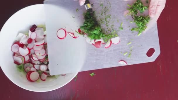 Mutfakta Sağlıklı Yemek Pişirmek Taze Sebze Salatası Vejetaryen Diyeti Turplar — Stok video