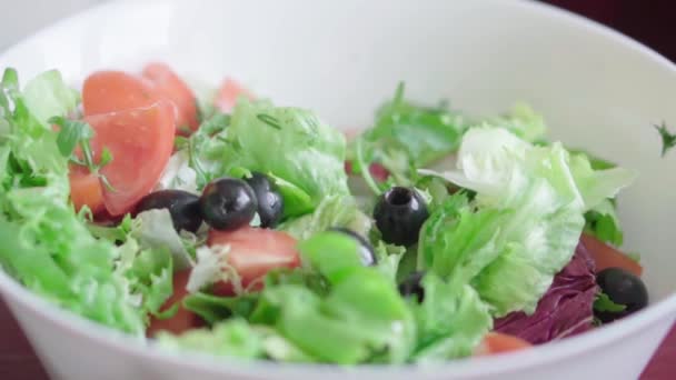 Cozinhar Comida Saudável Cozinha Salada Legumes Frescos Dieta Vegetariana Close — Vídeo de Stock