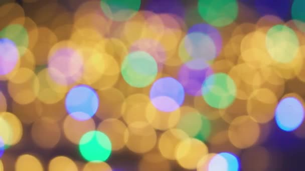 Lichte Bokeh Van Een Kerstboom Wazige Feeënkerstverlichting Glanzende Abstracte Gekleurde — Stockvideo