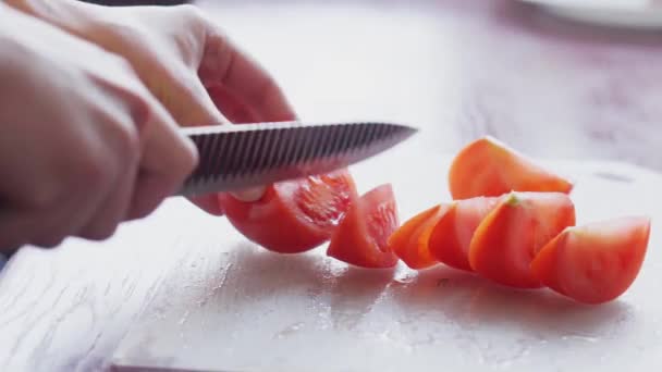 Almuerzo Saludable Con Rábanos Tomates Lechuga Hierbas Aromáticas Aceitunas Cocinar — Vídeos de Stock