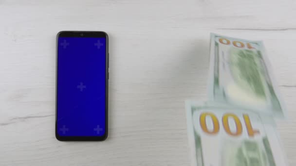 Smartphone Green Blue Screen Man Counting Dollars Cash Paper Money — Vídeo de stock
