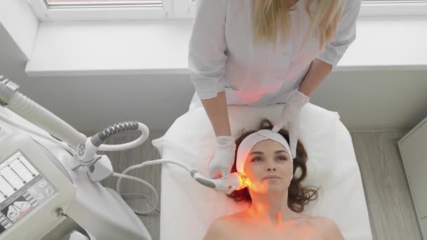 Red Led Treatment Woman Doing Facial Skin Therapy Radiofrequency Face — Vídeo de stock