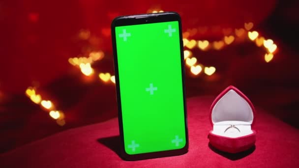 Zelená Obrazovka Smartphone Klíčem Chroma Valentýna Červené Pozadí Rozostřenými Světly — Stock video