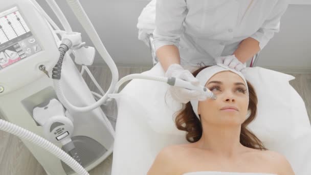 Levantamiento Facial Piel Por Radiofrecuencia Cosmetología Hardware Procedimiento Elevación Masaje — Vídeo de stock
