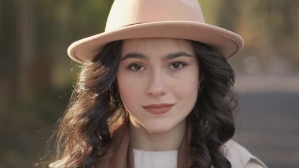 Close Beautiful Girl Nature Young Brunette Woman Stylish Hat Raincoat — Stock Video