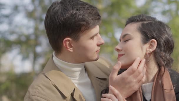 Young Couple Lovers Forest Nature Guy Walks Girlfriend Park Joyful — Stock Video