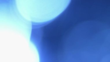 Işık odaklı olmayan ışık ışınları arka plan animasyonunu etkiler. Lense sızan ışık zarif bir animasyon yaratarak soyut bir arkaplan oluşturuyor. Geçiş şablonu, video görüntüleri ve düzenleme filtresi