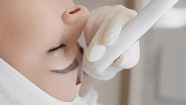 Efeito Calmante Relaxante Limpeza Facial Ultrassônica Cosmetologista Profissional Efeito Calmante — Vídeo de Stock