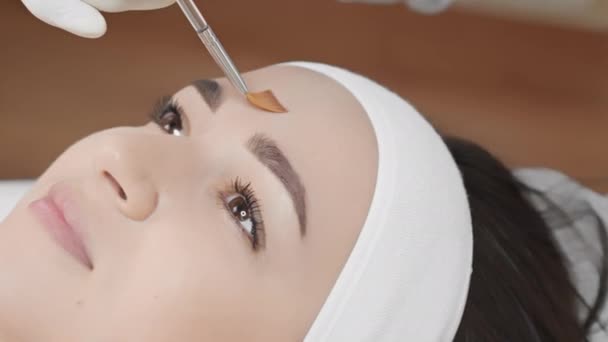 Cuidado Piel Facial Sin Igual Través Peelings Profesionales Que Ayudan — Vídeos de Stock