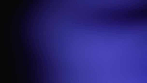 Die Videomaterial Von Blau Mit Einer Leuchtend Violetten Farbe Zieht — Stockvideo