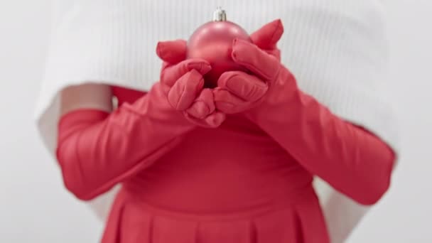 Den Röda Julbollen Som Ett Sympatisör För Det Nya Året — Stockvideo