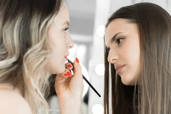 Intimate Moment Young Woman Realizes Her Dreams Magical Makeup Professional — Stock Photo, Image