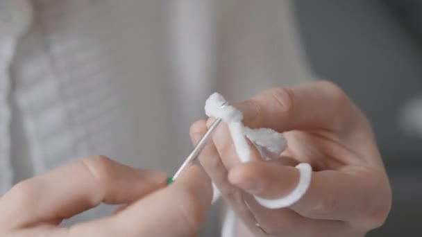 Needlewoman Ansiosamente Tricota Amigurumi Cada Laço Fio Modo Criar Brinquedos — Vídeo de Stock