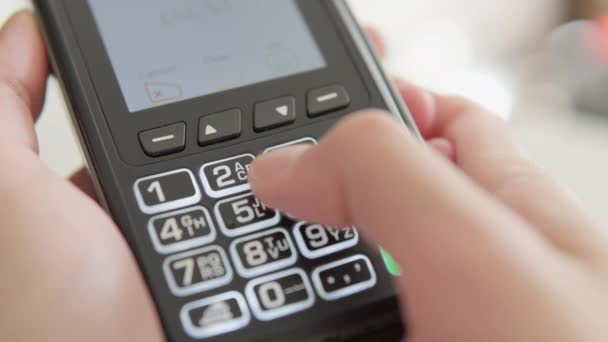 Akıllı Telefon Ödeme Terminallerinizi Kullanarak Güvenli Sezgisel Olarak Modern Ödeme — Stok video