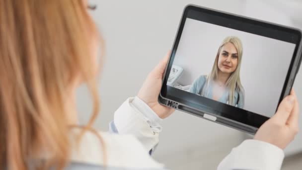 Comunicazione Remota Con Medico Personale Consulenza Dialogo Aperto Una Donna — Video Stock