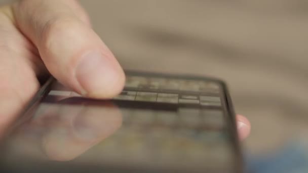 Smarttelefonen Den Manliga Handen Blir Ett Fönster Till Den Digitala — Stockvideo